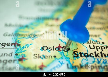 Ort Oslo in Norwegen, Stecknadel auf der Karte Nahaufnahme, Markierung des Reiseziels, Tourismus und Reisekonzept, Europa Stockfoto