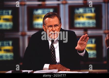 US-Verteidigungsminister Donald Rumsfeld erscheint auf der NBC Show „Meet the Press“ in Washington, DC. Stockfoto