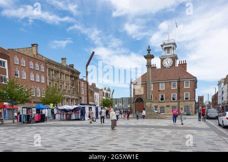 Old Town Hall and Market Cross, High Street, Stockton-on-Tees, County Durham, England, Vereinigtes Königreich Stockfoto