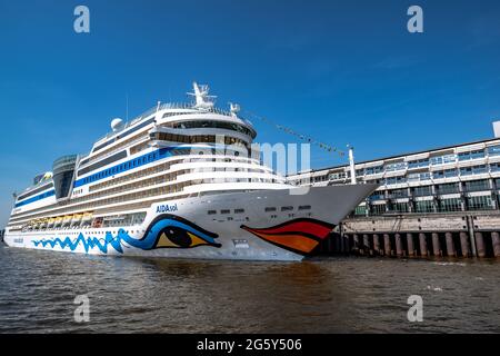 Blick auf das Kreuzschiff Aida Sol im Hamburger Hafen Stockfoto