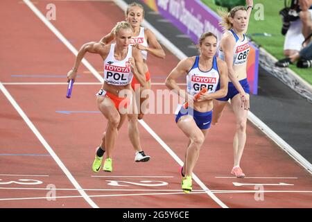 4x400 Staffelfrauen: Großbritannien (Silbermedaille) und Polen (Bronzemedaille). IAAF World Championships London 2017 Stockfoto