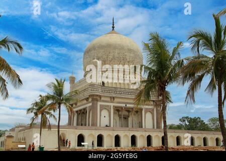 Qutub Shahi-Gräber: Diese Gräber der königlichen Könige wurden von zahlreichen Monarchen geplant und gebaut, die die Stadt und den Staat im 18. Jahrhundert regierten. Stockfoto