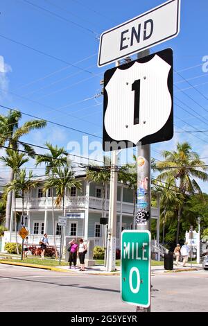 Ein Schild für Meile 0 markiert das Ende der Route 1 in Key West, Florida. Stockfoto