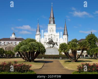 Ein Blick auf den Jackson Square, auch bekannt als Place d'Armes, an einem sonnigen Tag. Stockfoto