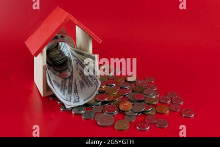 Konzept Der Immobilienkredite. Finanzkonzept. Selectve Fokus auf einem Brett mit handgeschriebendem Text Housing Loan Debt. Stockfoto