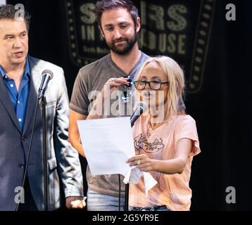 New York, Usa. 30. Juni 2021. Kristin Chenoweth spielt auf der Bühne während der Stars in the House Celebration am 30. Juni 2021 im Asylum NYC in New York eine Million für den Actor's Fund gesammelt. (Foto von Lev Radin/Sipa USA) Quelle: SIPA USA/Alamy Live News Stockfoto