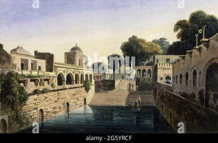 Ein Baolee, in der Nähe der Altstadt von Delhi, 1801 dieser Stufenbrunnen oder baoli, in der Nähe des Begräbungs-Komplexes in Delhi von Shaikh Nizam al-DIN Aulia (1236-1325), wird angenommen, dass von den Anhängern des Heiligen gebaut wurden. Es ist von einer Moschee und einigen Gräbern umgeben. Die Daniels sahen kleine Jungen ins Wasser tauchen, um Münzen zu holen, wie sie es immer noch tun. Aus dem Buch "Orientalische Landschaft: Hundertfünfzig Ansichten der Architektur, Antiquitäten und Landschaft Landschaft Landschaft Hindoostan" von Thomas Daniell, und William Daniell, Veröffentlicht in London von den Autoren 1. Mai 1813 Stockfoto