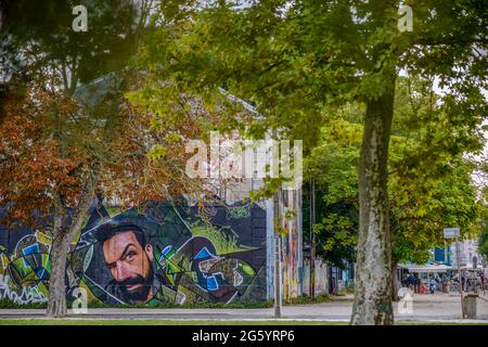 La Rochelle, Charente-Maritime, Frankreich 22.. September 2016. Urban Street Art Graffiti an der Wand des Gebäudes in der Hafenstadt La Rochelle, Frankreich Stockfoto