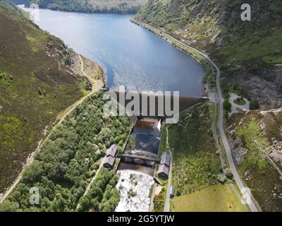 Caban Coch Dam Wales High Drone Schuss Stockfoto