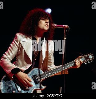 Marc Bolan, Sänger und Gitarrist der Britischen Glamrock Band T.Rex, bei einem Auftritt, 1971. Marc Bolan, britischer Leadsänger, Gitarrist und Gründer der Glamrock Band T Rex, Performance 1971. Stockfoto