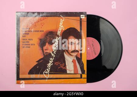 Vinyl-Schallplatte von den beliebten sowjetischen Liedern. Lieder des Komponisten Igor Nikolajew gesungen von Alla Pugatschewa. Aufnahme von Melodia, 1986. Side A. Odessa, Ukrain Stockfoto