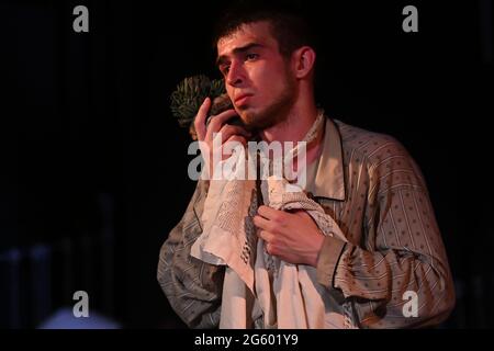 KHARKIV, UKRAINE - 27. JUNI 2021: Theater Post Scriptum. Die Nacht des Gelver Stockfoto