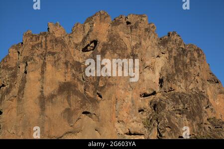 Gran Canaria, Landschaft des zentralen Teils der Insel, Las Cumbres, dh die Summits, kurze Wanderung zwischen Felsformation Chimirique und ikonischen Roque Stockfoto