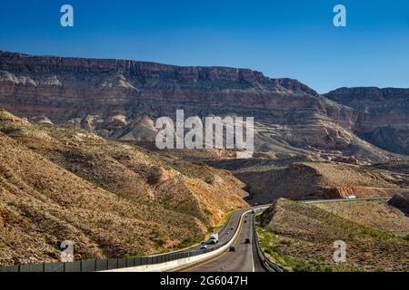 I-15 Interstate Freeway in Virgin River Gorge, Arizona Strip District, Arizona, USA Stockfoto