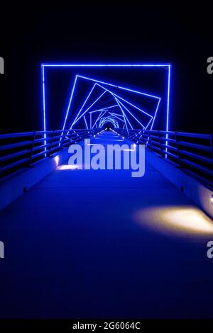 Die High Trestle Bike Trail Bridge Ist Nachts Beleuchtet Stockfoto