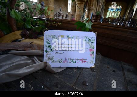 Karte auf der Brust in der Kirche Mögliche Ruhestätte für Prinzessin Diana oder Diana Spencer in der Kirche in Great Brington Northamptonshire Stockfoto