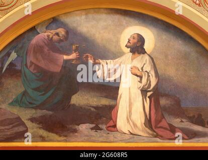 WIEN, AUSTIRA - 18. JUNI 2021: Das Fresko des Jesus-Gebets im Garten Gethsemane in der Herz Jesu Kirche Anfang 20. Jh. Stockfoto