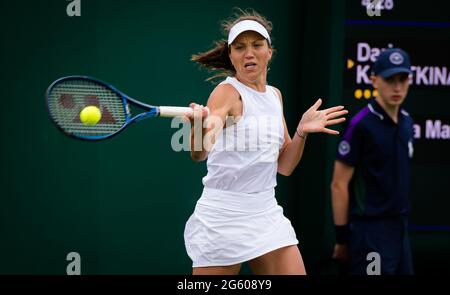 Patricia Maria TIG aus Rumänien im Einsatz gegen Daria Kasatkina aus Russland während der ersten Runde der Wimbledon 2021-Meisterschaft, Grand Slam-Tennisturnier am 30. Juni 2021 im All England Lawn Tennis and Croquet Club in London, England - Foto Rob Prange / Spanien DPPI / DPPI Stockfoto