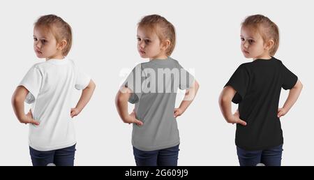 T-Shirt-Vorlage auf einem schönen Mädchen mit Händen auf dem Gürtel, Rückansicht, leere Kinderkleidung für die Präsentation von Design und Muster. Nachbau von BA Stockfoto