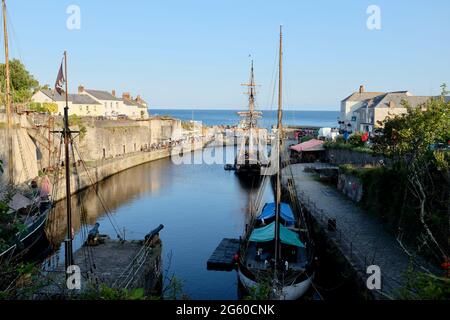 Tall Ships vertäute im historischen Hafen von Charlestown, St. Austell, Cornwall Stockfoto