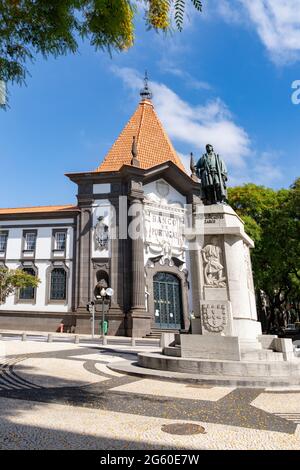 Bank of Portugal und Joao Goncalves Zarco-Statue, Funchal, Madeira, Portugal Stockfoto