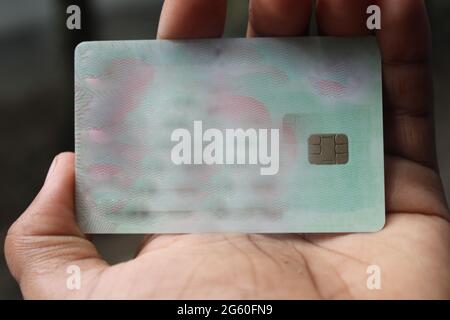 Leere Karte auf der Hand - leere Prepaid-Karte auf der Hand Foto Stockfoto