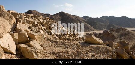 Panorama der Berge des Roten Meeres bei Mons Claudianus, Ägypten, östliche Wüste, Stockfoto