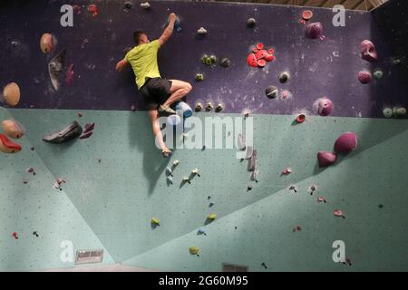 ARKOSE KLETTERWAND NATION Stockfoto