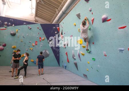 ARKOSE KLETTERWAND NATION Stockfoto