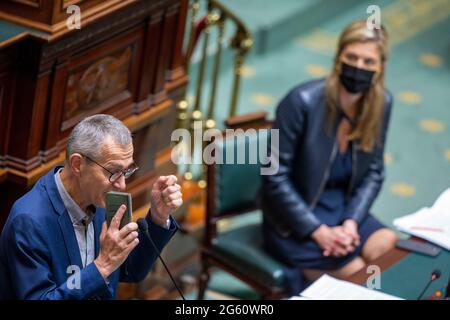 Der Vizepremierminister und Minister für Gesundheit und Soziales, Frank Vandenbroucke, und Innenministerin Annelies Verlinden auf einer plena Stockfoto