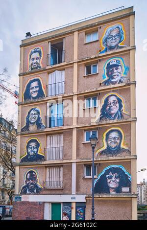 Frankreich, Paris, Bezirk der Butte aux Cailles, Rue du Moulin des Pres-Rue de Tolbiac, HLM-Gebäude in der Stadt von dem Künstler Ernesto Novo, erstes Fresko der Sentier Street Art des Großraums Paris Stockfoto