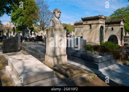 Frankreich, Paris, der Friedhof von Montparnasse, Büste von Joseph Ottavi, französischer Sprecher, Journalist und Literaturkritiker Stockfoto