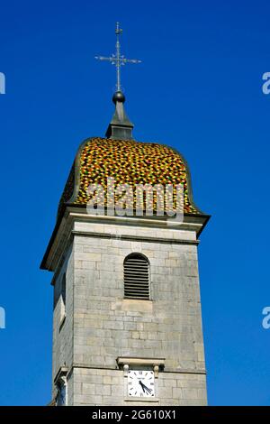 Frankreich, Doubs, Bretonvillers, Geburt Notre Dame Kirche im Jahr 1766 umgebaut, Glockenturm von 1827, Kaiserdom, Kreuz Stockfoto