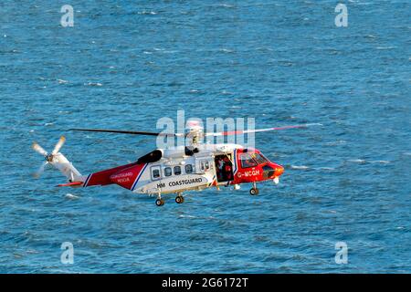 Sikorsky S-92a Küstenwache Übung an der Küste von Yorkshire. Stockfoto