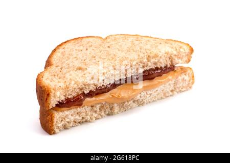 Klassische Erdnussbutter und Strawberry Jelly Sandwich auf Brot aus Weizen Stockfoto