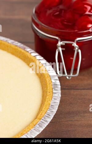 Ein klassischer einfacher Käsekuchen ohne Bake in einer Graham Cracker Kruste Stockfoto