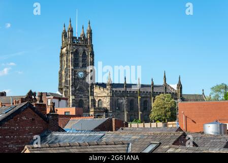 St Mary's Church Stockport, Greater Manchester, England. Die älteste Kirche von Stockport befindet sich am historischen Marktplatz. Stockfoto