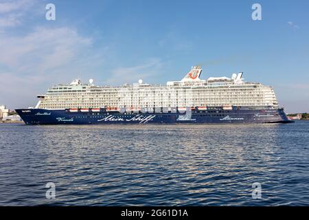 TUI-Kreuzschiff Mein Schiff 6 in der Kieler Förde Stockfoto
