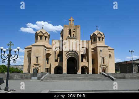 Vorderansicht der Kathedrale des heiligen Gregor des Erleuchters in Jerewan, Armenien Stockfoto