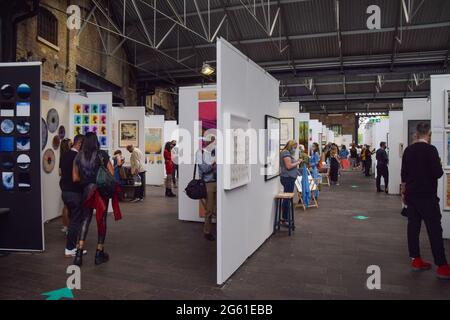 London, Großbritannien. Juli 2021. Eröffnungstag der anderen Kunstmesse, präsentiert von Saatchi Art, die am 1-4. Juli im West Handyside Canopy in King's Cross stattfindet. ( Kredit: Vuk Valcic/Alamy Live News Stockfoto