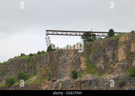 Abschnitt der Eisenbahnstrecke, der für einen Filmsequenzen-Stunt in Mission Impossible 7 mit Tom Cruise in Darlton Quarry, Stoney Middleton, Derbyshire, gebaut wurde Stockfoto