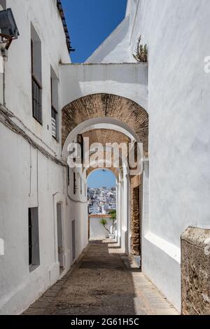 Das Puerta de Sancho IV befindet sich in der Stadt Cadiaz in Vejer de la Frontera, nur wenige Meter von der Casa del Mayorazgo entfernt Stockfoto