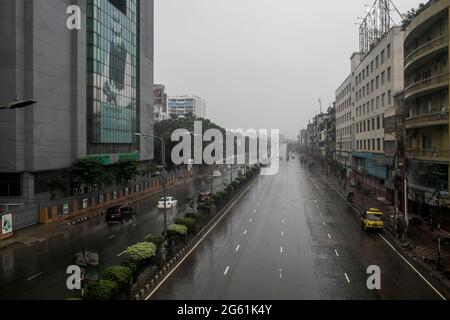 Dhaka, Bangladesch. Juli 2021. Leere Straßen in Dhaka, nach einer strikten Sperrung durch die Regierung, um die Ausbreitung des Coronavirus einzudämmen.die Regierung von Bangladesch kündigte eine neue Sperrung an, um die Ausbreitung des Covid-19-Coronavirus in Bangladesch einzudämmen. Kredit: SOPA Images Limited/Alamy Live Nachrichten Stockfoto