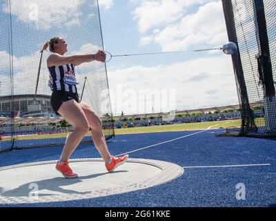 MANCHESTER - ENGLAND 25/27 JUN 21: Philippa Davenall tritt mit dem Hammer bei den Muller British Athletics Championships im Manchester Regional an Stockfoto