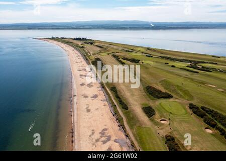 Luftaufnahme der Halbinsel Chanonry Point am Ufer des Moray Firth in der Nähe der Dörfer Fortrose & Rosemarkie, auf der Schwarzen Insel, Schottland, Großbritannien. Stockfoto