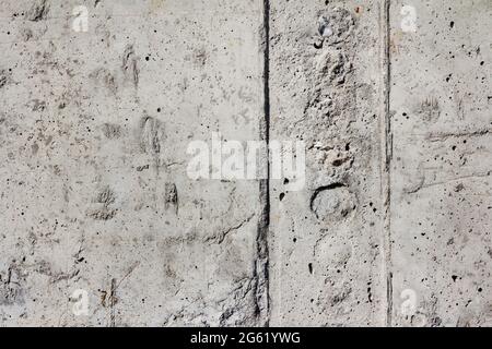 Texturfoto der grauen Betonwand aus Blöcken. Stockfoto