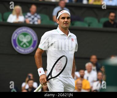 London, Gbr. Juli 2021. London Wimbledon Championships Day 4 01/07/2021 Roger Federer (SUI) gewinnt das zweite Runde Kredit: Roger Parker/Alamy Live News Stockfoto