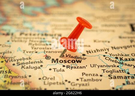 Ort Moskau in Russland, Reisekarte mit Stecknadelmarkierung in Nahaufnahme Stockfoto