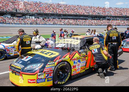 Alabama Talladega Superspeedway Aaron's 499 NAScar Nextel Cup Series, Pit Road Pre-Race Fahrer Crews Rennvorbereitung Vorbereitung, Stock Car Racing, Stockfoto