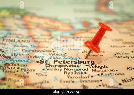 Standort Sankt Petersburg in Russland, Reisekarte mit Stecknadelmarkierung in Nahaufnahme Stockfoto